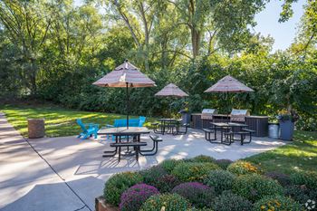 Grills/picnic area